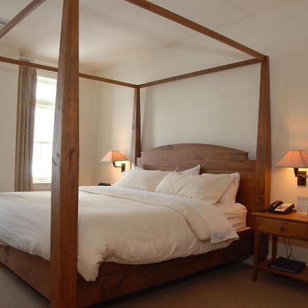 Clay Brook Hotel Warren Extérieur photo